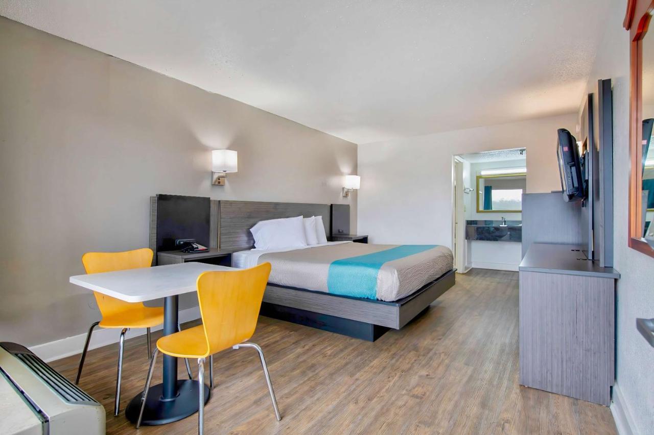 6 Byron, Ga Hotel 2*