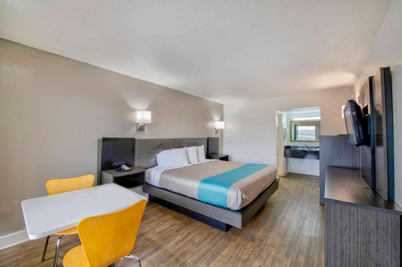 6 Byron, Ga Hotel 2*